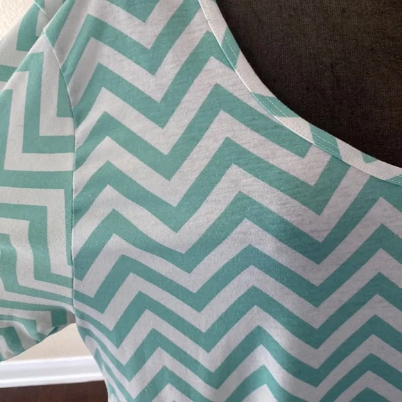 - Lularoe Perfect Tee size 3XL - Picture 2 of 5